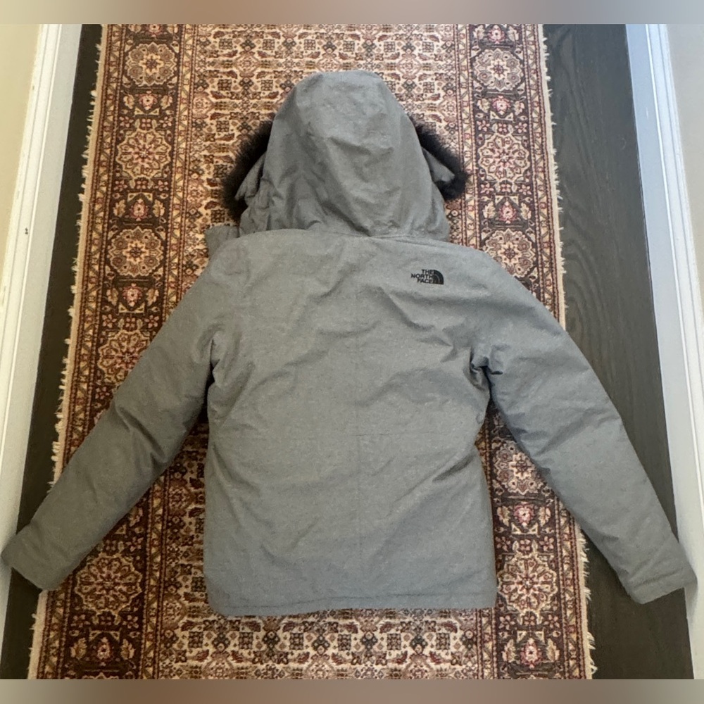 The North Face Kids’ Dark Gray Ski Parka, with faux fur trim. - Picture 6 of 6